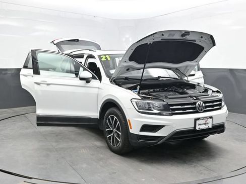 Used 2021 Volkswagen Tiguan SE w/ Panoramic Sunroof Package AWD/4WD image 44