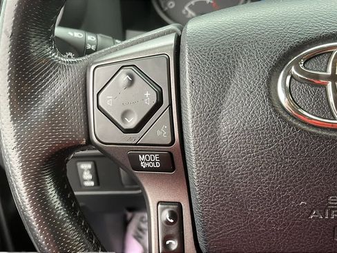 Used 2017 Toyota Tacoma TRD Off-Road image 12