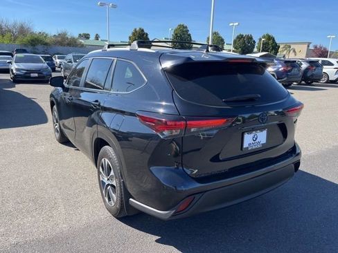 Used 2024 Toyota Highlander XLE image 7