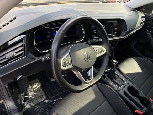 Used 2022 Volkswagen Jetta SE w/ Panoramic Sunroof Package FWD image 16