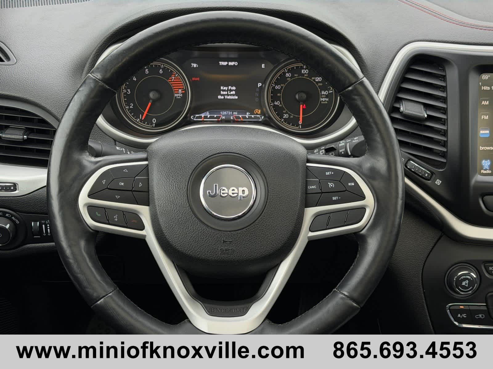 Used 2017 Jeep Cherokee Trailhawk AWD/4WD image 24