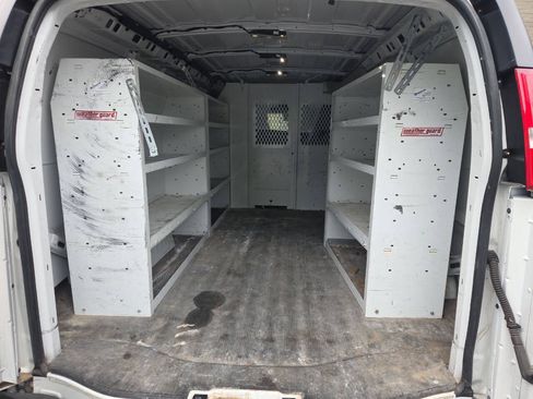 Used 2019 Chevrolet Express 3500 w/ Driver Convenience Package RWD image 16