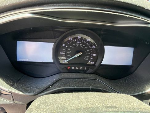 Used 2019 Ford Fusion SE w/ Equipment Group 151A FWD image 16