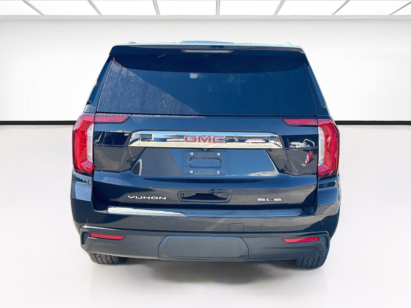 Used 2022 GMC Yukon SLE w/ Gmc Pro Safety Plus Package RWD image 5