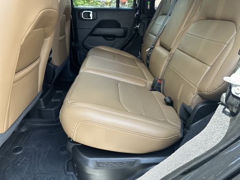 Used 2023 Jeep Wrangler Unlimited Sahara AWD/4WD image 24