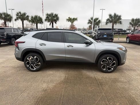 New 2026 Chevrolet Trax RS w/ Sunroof Package image 7
