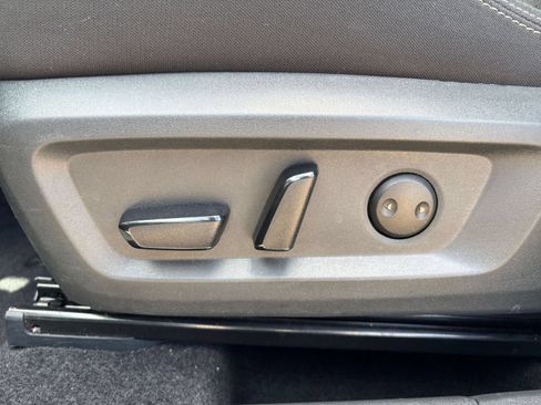 Used 2025 Nissan Rogue SV FWD image 22