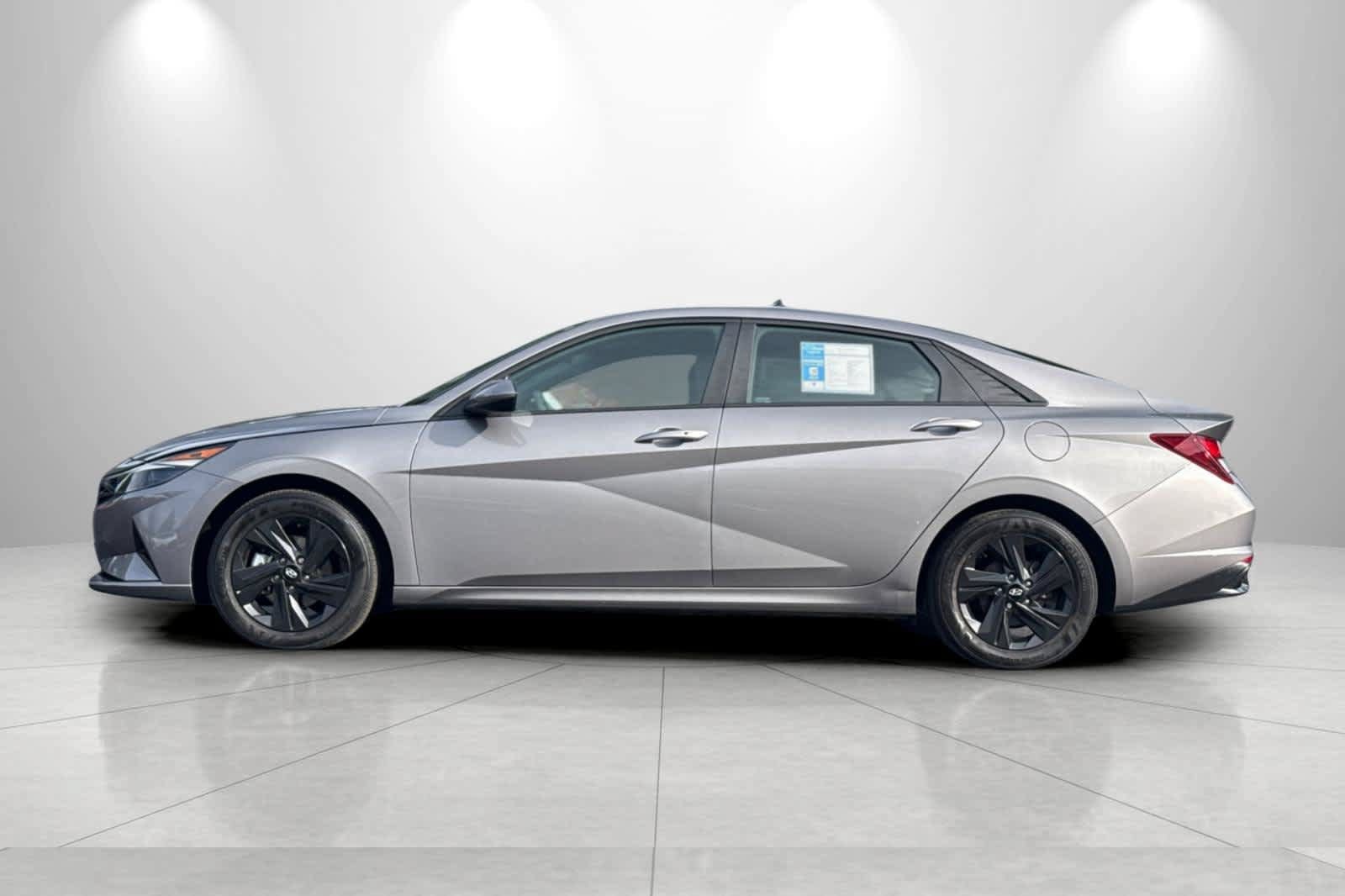 Used 2023 Hyundai Elantra SEL FWD image 5