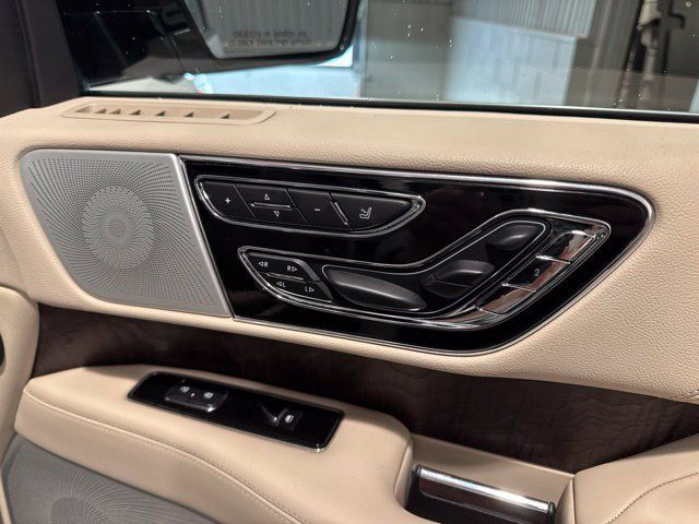 Used 2019 Lincoln Navigator Reserve w/ Cargo Package AWD/4WD image 21
