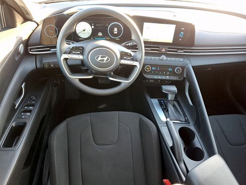 Used 2024 Hyundai Elantra SEL image 11