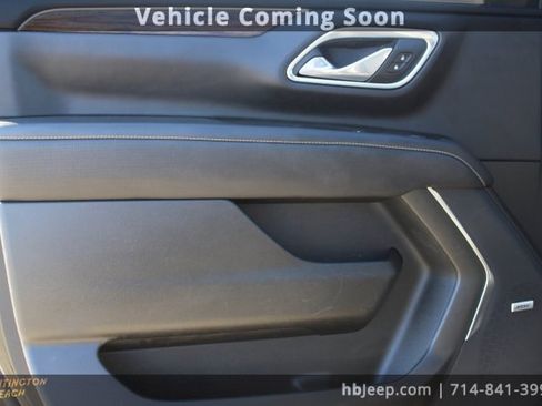 Used 2024 Chevrolet Suburban Premier image 9