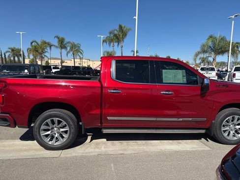 Used 2022 Chevrolet Silverado 1500 High Country w/ Technology Package image 9