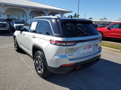 Used 2022 Jeep Grand Cherokee Trailhawk image 3