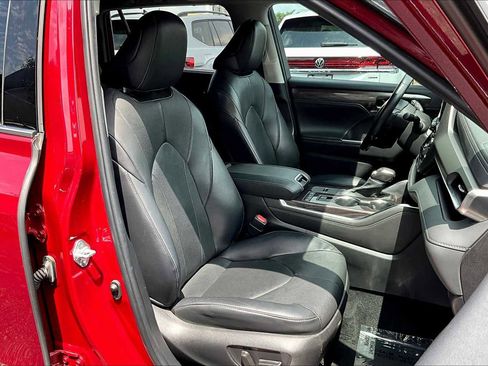 Used 2022 Toyota Highlander Limited image 7