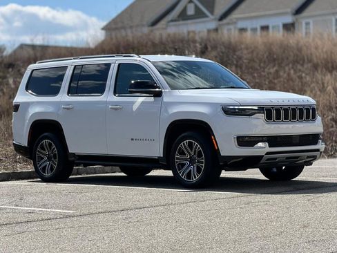 Used 2024 Jeep Wagoneer Series II w/ Flexible Seating Group image 2