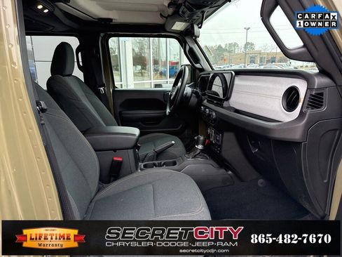 Used 2025 Jeep Gladiator Nighthawk image 12