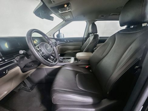 Used 2025 Kia Carnival FWD image 13