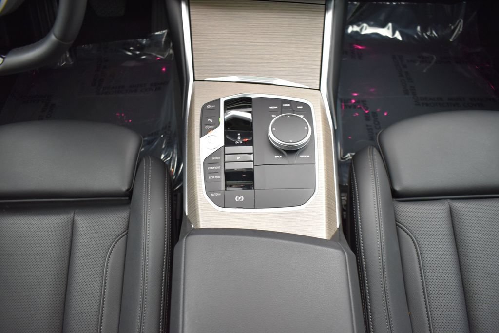 Used 2025 BMW 330i xDrive Sedan AWD/4WD image 16