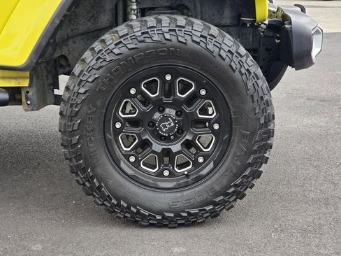 Used 2023 Jeep Wrangler Sahara w/ Cold Weather Group image 9