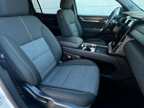 Used 2025 GMC Acadia Elevation image 23