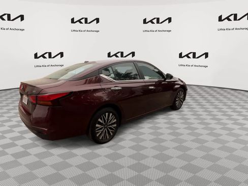 Used 2024 Nissan Altima 2.5 SV FWD image 8