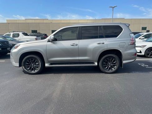 Used 2022 Lexus GX 460 Premium w/ Premium Plus Package AWD/4WD image 3