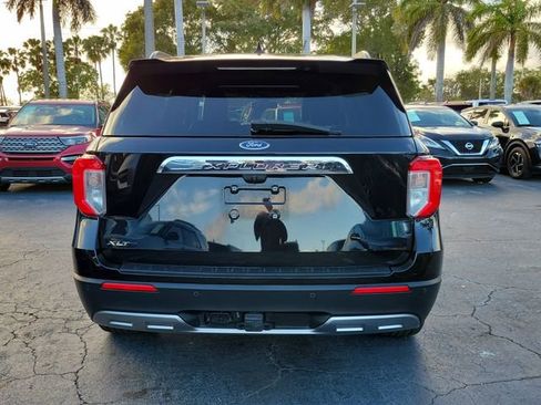 Used 2022 Ford Explorer XLT w/ Equipment Group 202A image 5