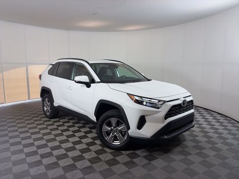 Used 2025 Toyota RAV4 XLE AWD/4WD image 1