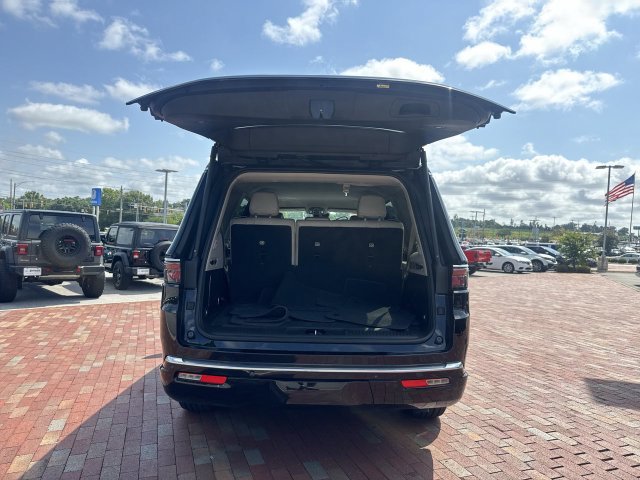 Used 2023 Jeep Wagoneer 2WD image 29