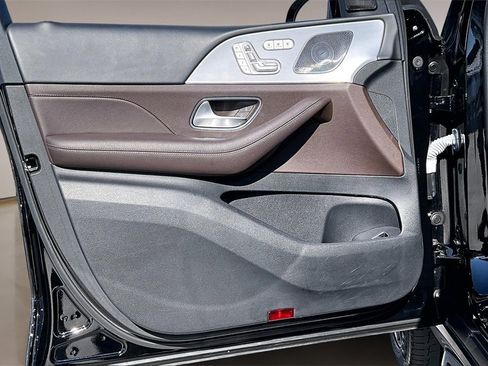 Used 2022 Mercedes-Benz GLS 450 4MATIC w/ AMG Line Exterior image 18