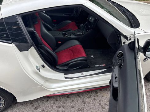Used 2019 Nissan 370Z NISMO RWD image 12