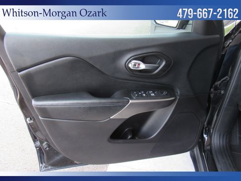 Used 2019 Jeep Cherokee Latitude Plus FWD image 33