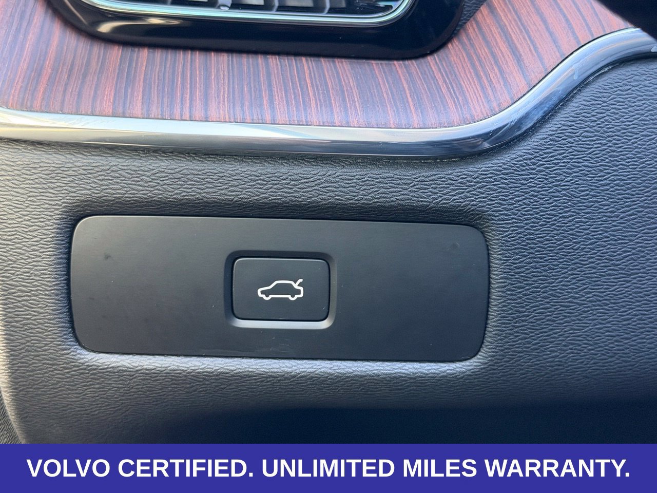 Certified 2024 Volvo XC60 B5 Plus w/ Protection Package Premier AWD/4WD image 23