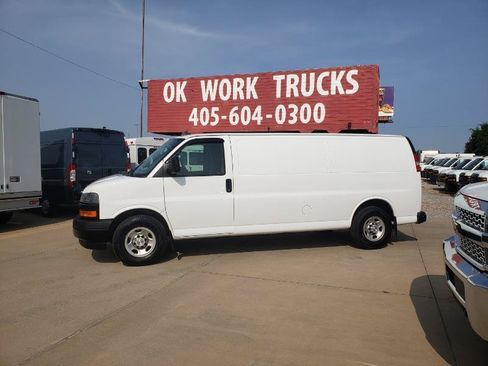 Used 2020 Chevrolet Express 3500 Extended w/ Driver Convenience Package RWD image 2