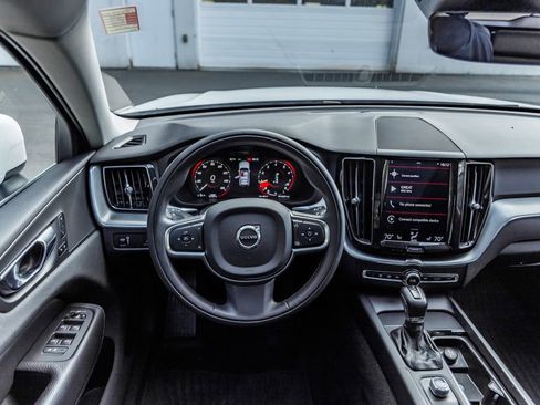Used 2020 Volvo XC60 T6 Momentum AWD/4WD image 27