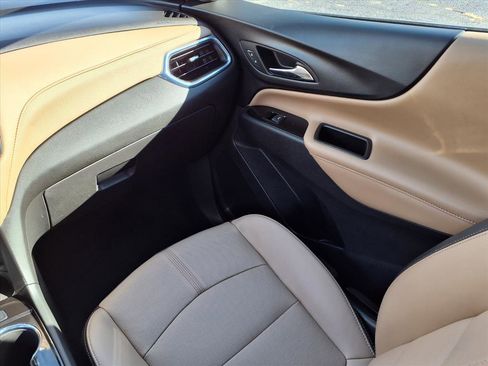 Used 2023 Chevrolet Equinox Premier image 10