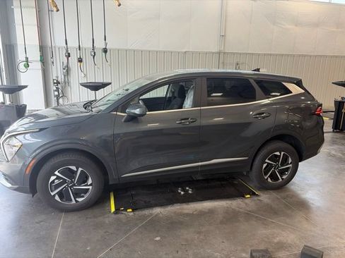 Used 2023 Kia Sportage LX AWD/4WD image 1