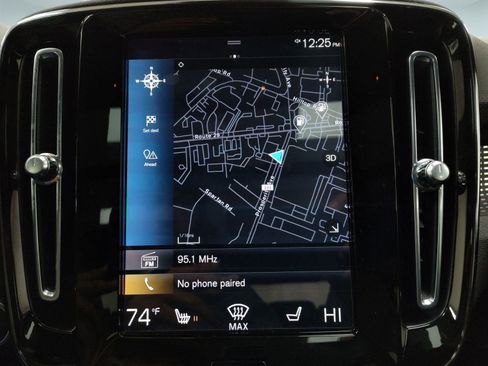 Used 2022 Volvo XC40 T5 R-Design image 21