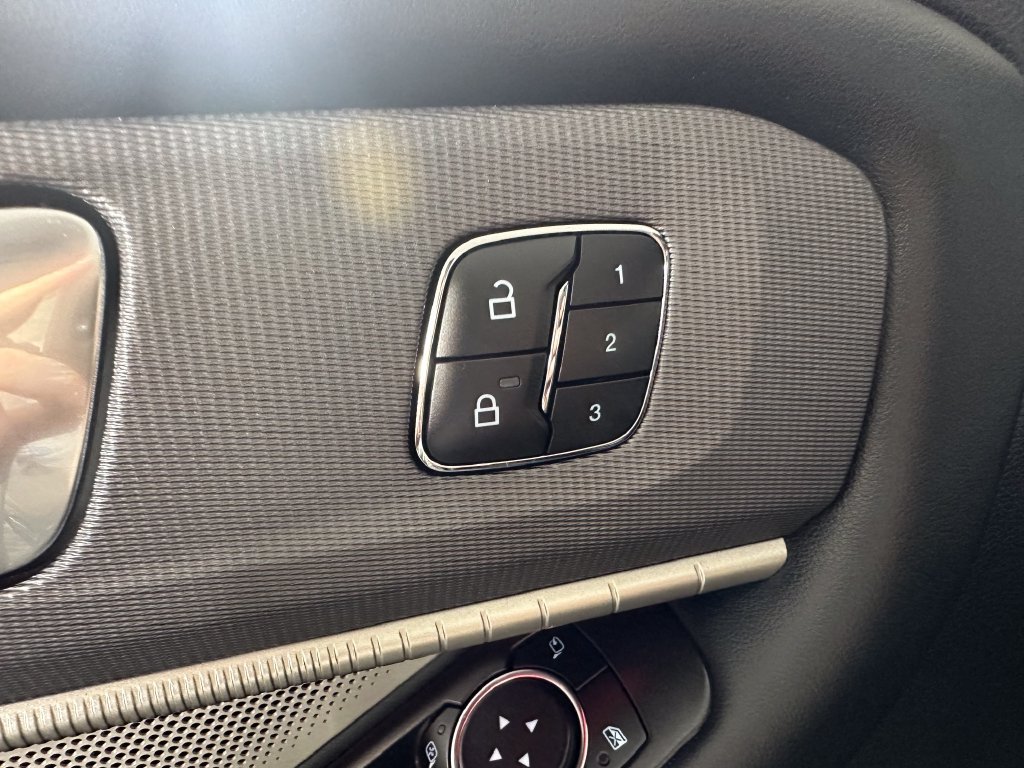 Used 2025 Ford Explorer ST AWD/4WD image 21