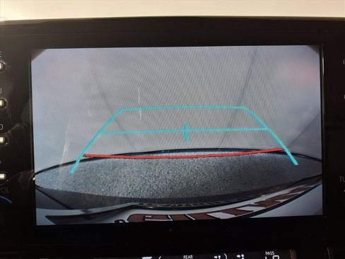 Used 2023 Toyota Sienna LE image 4