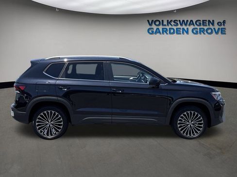 New 2025 Volkswagen Taos SE image 12