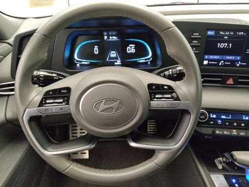 Used 2025 Hyundai Elantra Sport FWD image 22
