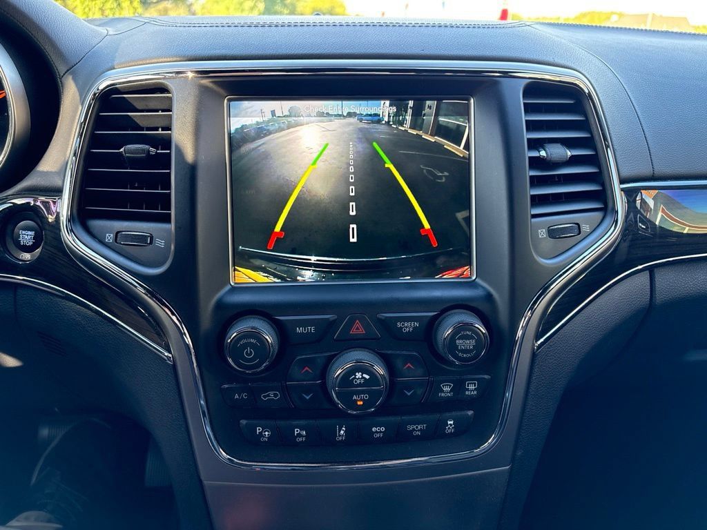 Used 2018 Jeep Grand Cherokee Overland AWD/4WD image 29
