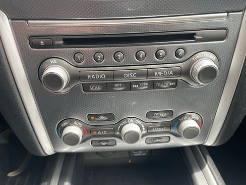 Used 2018 Nissan Pathfinder SL AWD/4WD image 24