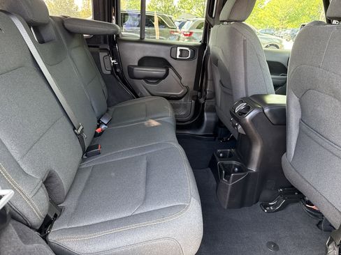 Used 2025 Jeep Wrangler Sport S image 16