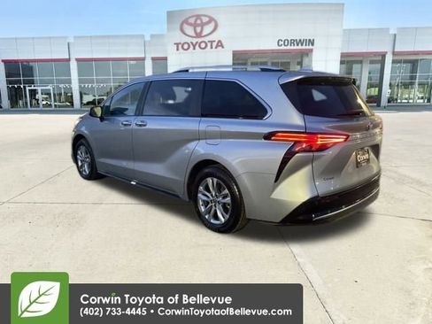 Used 2024 Toyota Sienna Limited image 3
