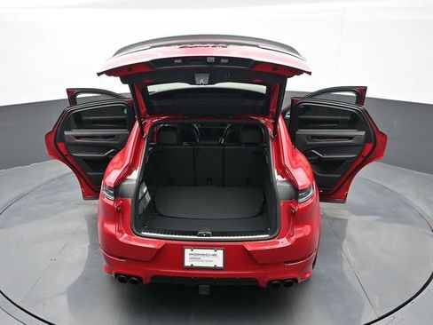 Used 2025 Porsche Cayenne GTS image 28