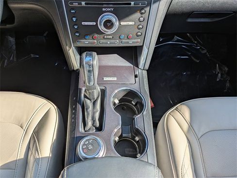 Used 2018 Ford Explorer Platinum image 19