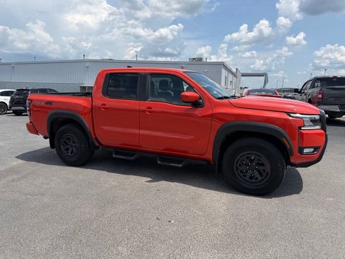 Used 2025 Nissan Frontier PRO-4X AWD/4WD image 2