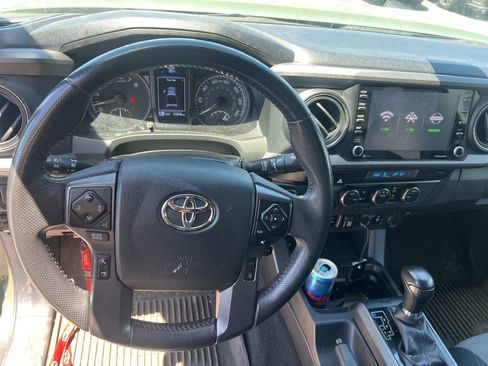 Used 2022 Toyota Tacoma TRD Off-Road w/ Technology Package RWD image 5